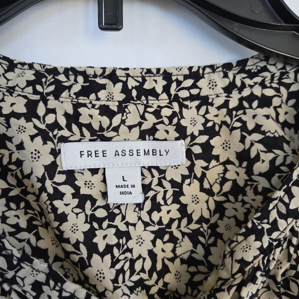 Free Assembly Women's True Black Ditsy Black Tan Floral Button-Front Shirt Large - Picture 2 of 10